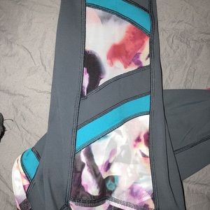 Carrie Underwood capri leggings